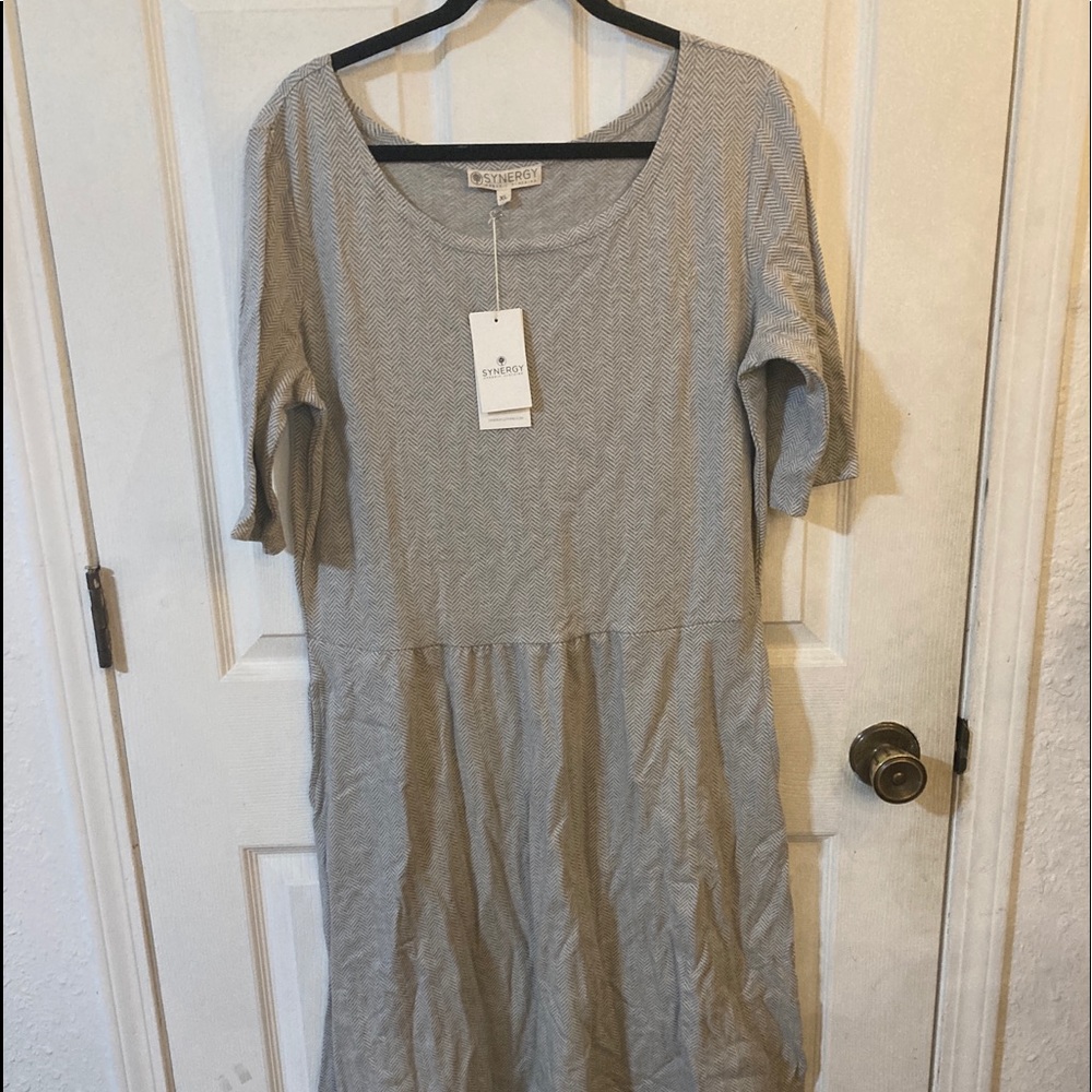 NWT Synergy organic clothing gray herringbone dress.
Size XL